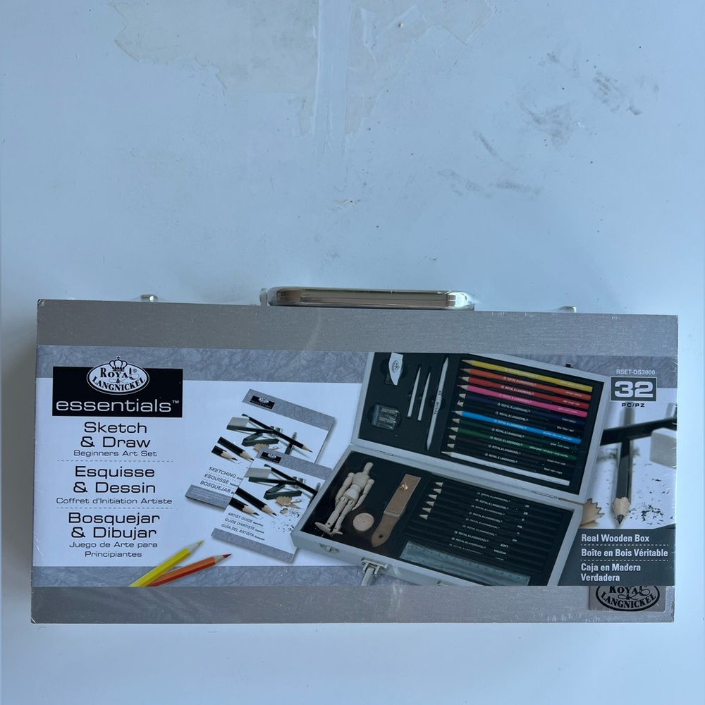 NWT Royal & Langnickel Essentials Sketching Set 32 piece
